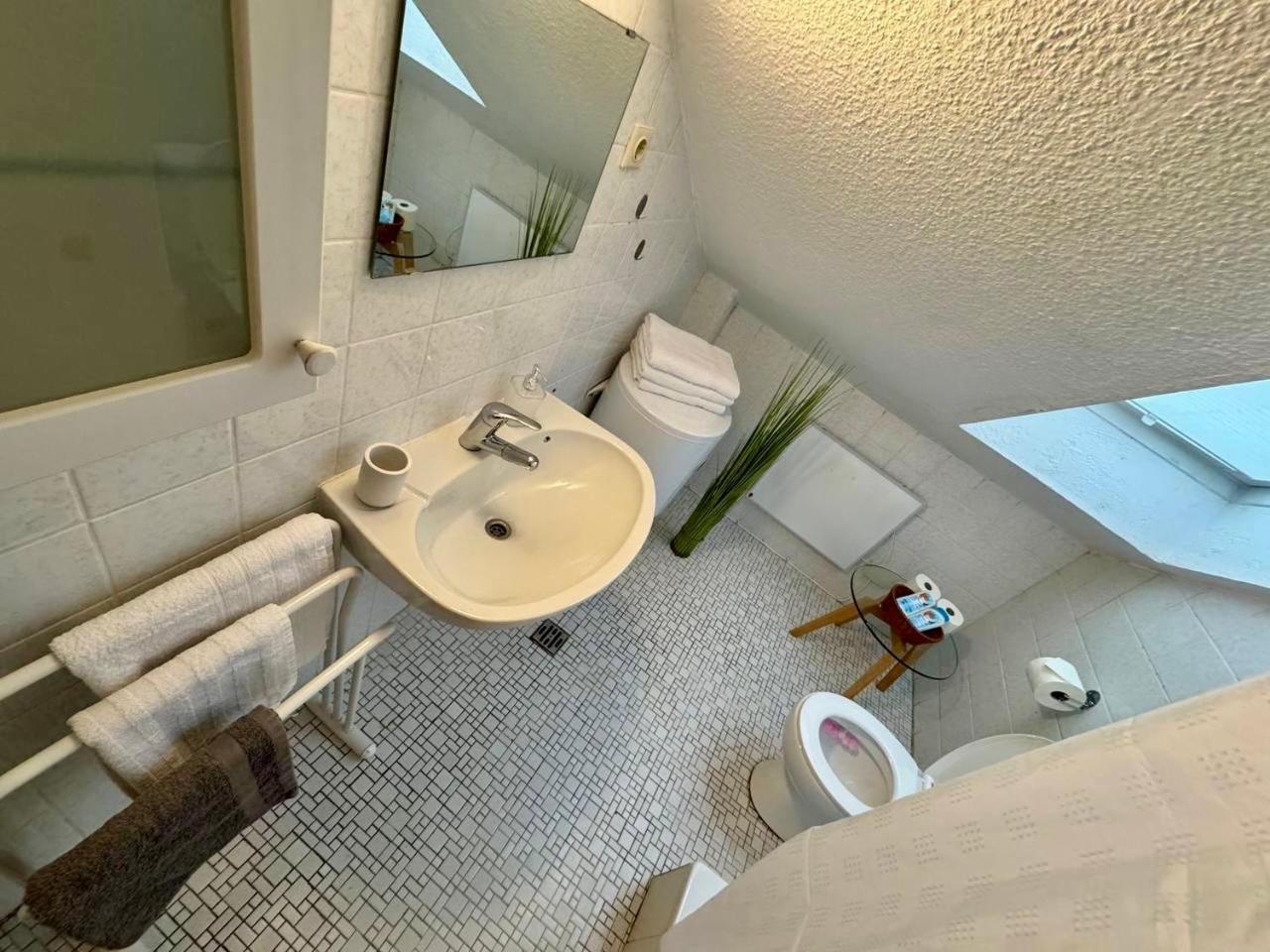 וופרטל Marienhaus Apartment - Zentral, Parken, Netflix, Kontaktloses Einchecken מראה חיצוני תמונה